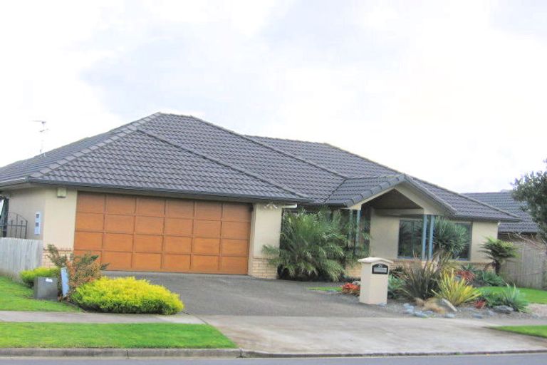 Photo of property in 21 Macnean Drive, East Tamaki Heights, Auckland, 2016