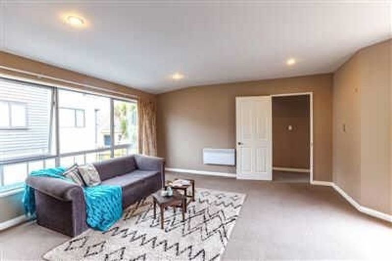 Photo of property in 8a Broadbent Street, Riccarton, Christchurch, 8041