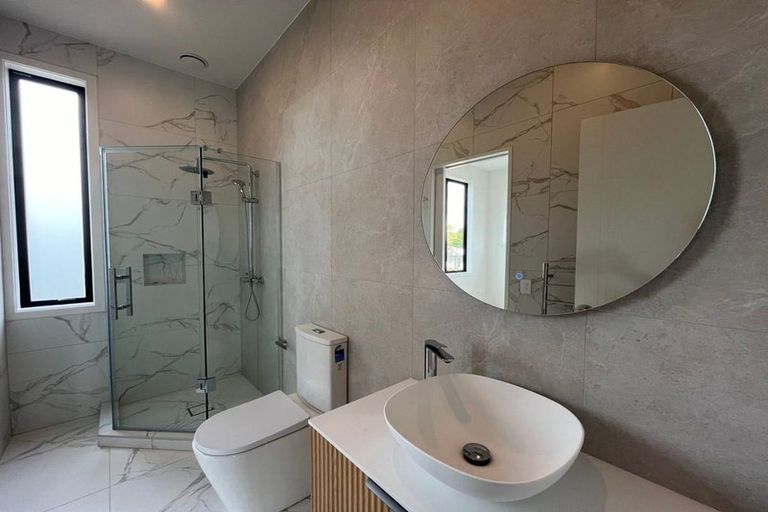 Photo of property in 27f Dawnhaven Drive, Te Atatu Peninsula, Auckland, 0610