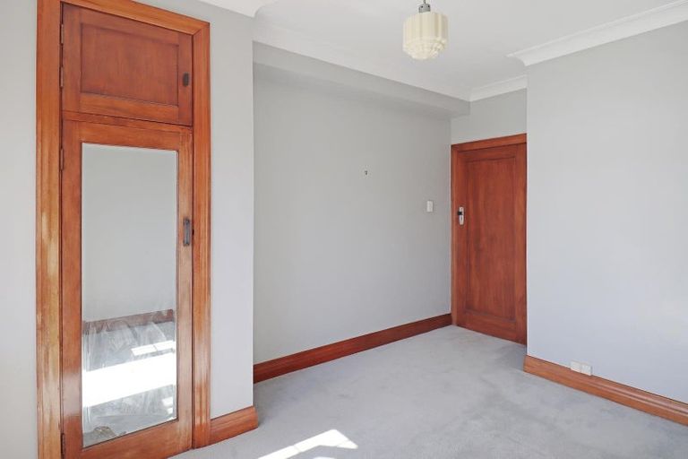 Photo of property in Sunhaven Flats, 262 Oriental Parade, Oriental Bay, Wellington, 6011