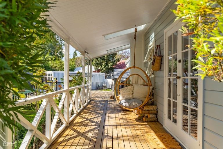 Photo of property in 19 Kempton Street, Greytown, 5712