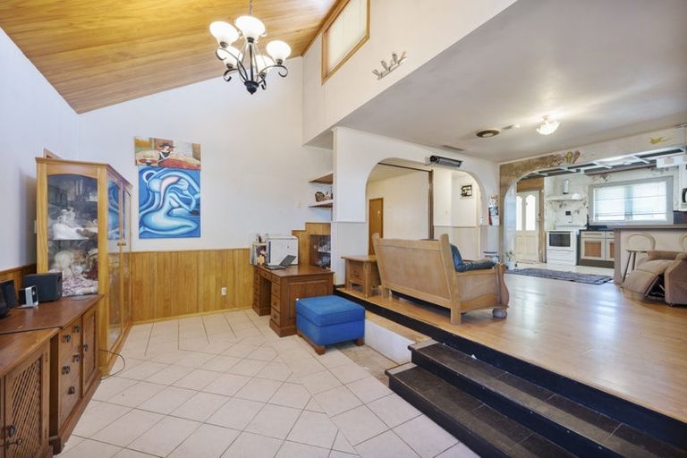 Photo of property in 6 Edwards Avenue, Henderson, Auckland, 0610