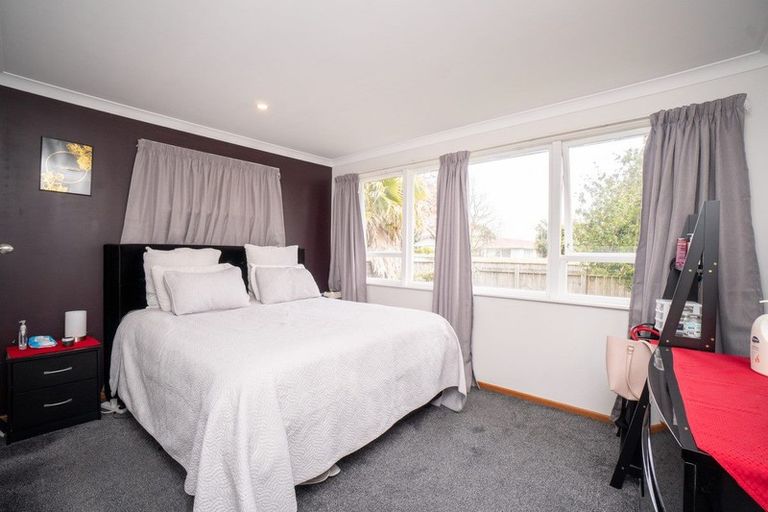 Photo of property in 24 Rhodes Drive, Kelvin Grove, Palmerston North, 4414