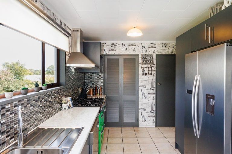 Photo of property in 16 Dunk Place, Milson, Palmerston North, 4414