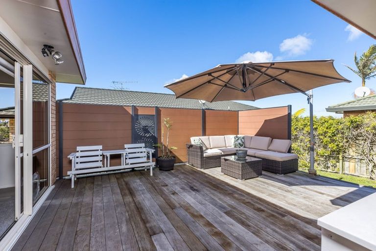 Photo of property in 15 Kath Hopper Drive, Orewa, 0931