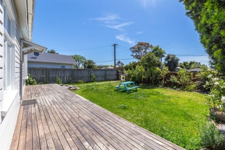 Photo of property in 44 Taupata Street, Redcliffs, Christchurch, 8081