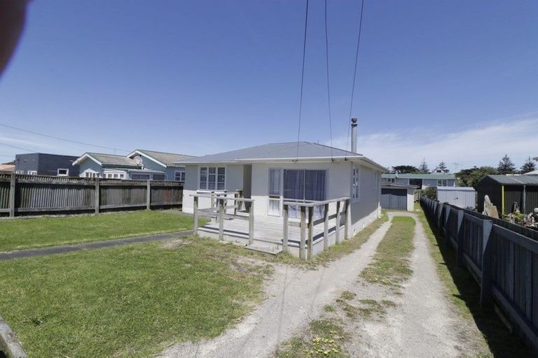 Photo of property in 21 Aotea Street, Castlecliff, Whanganui, 4501