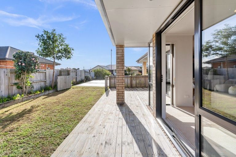 Photo of property in 24 Kowi Lakes Drive, One Tree Point, 0118