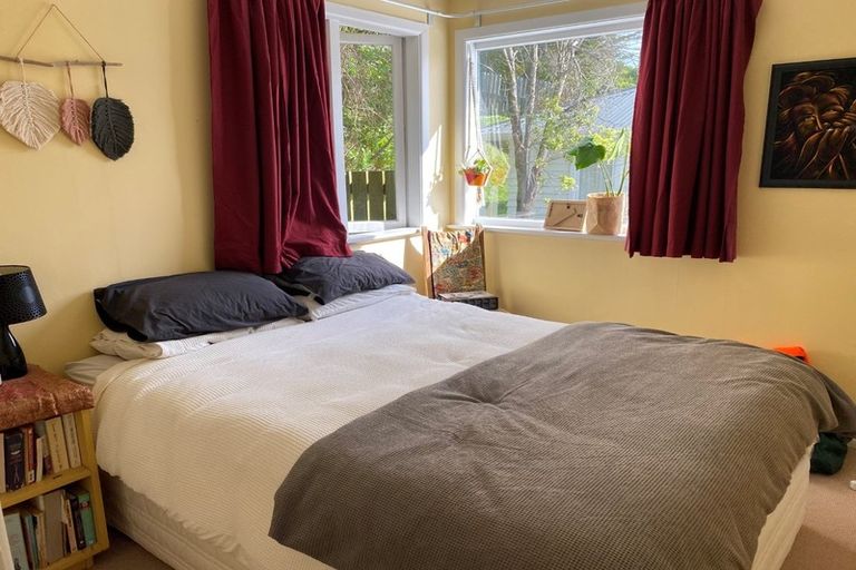 Photo of property in 60 Ruskin Road, Newlands, Wellington, 6037