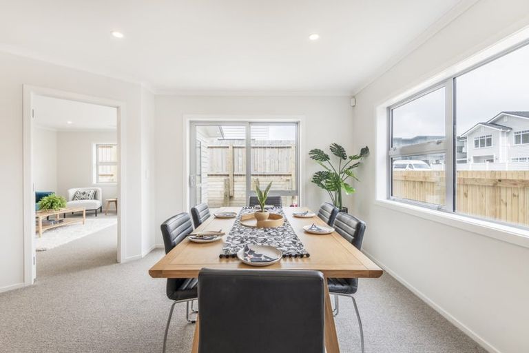 Photo of property in 27 Farnworth Terrace, Churton Park, Wellington, 6037