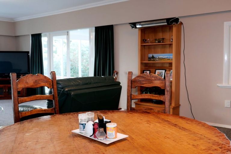 Photo of property in 75 Seaview Road, Paraparaumu Beach, Paraparaumu, 5032