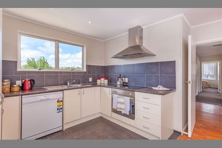 Photo of property in 51 Triangle Road, Massey, Auckland, 0614