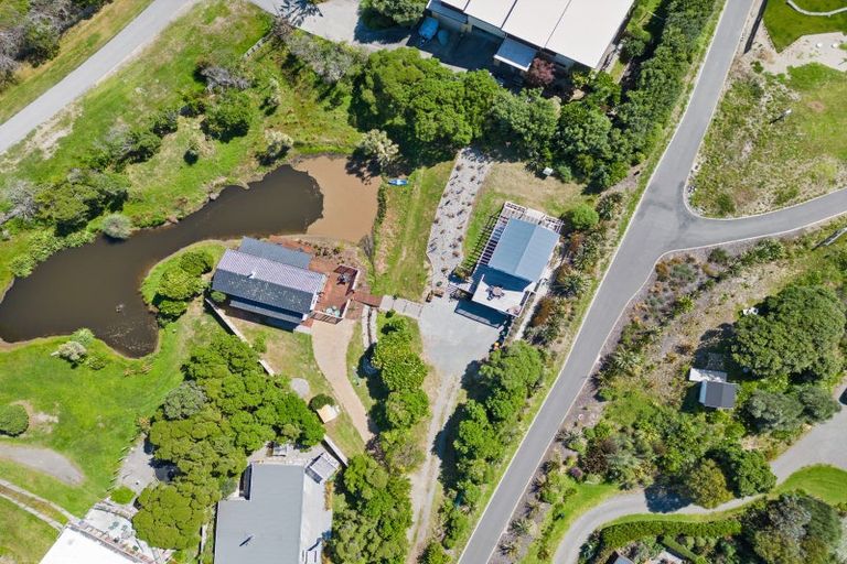 Photo of property in 106 Paetawa Road, Peka Peka, Waikanae, 5391