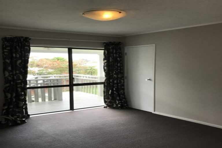 Photo of property in 128 Moire Road, West Harbour, Auckland, 0618