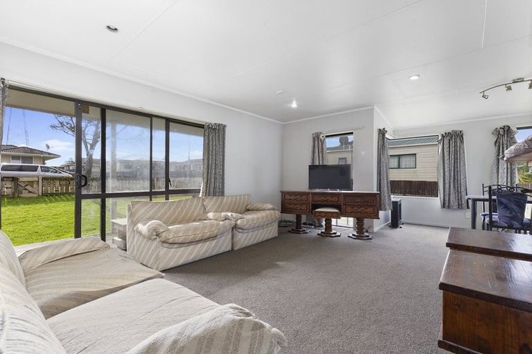 Photo of property in 96 Shifnal Drive, Randwick Park, Auckland, 2105