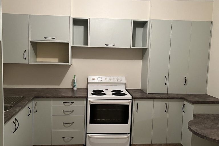 Photo of property in 4/93 Ruahine Street, Roslyn, Palmerston North, 4414