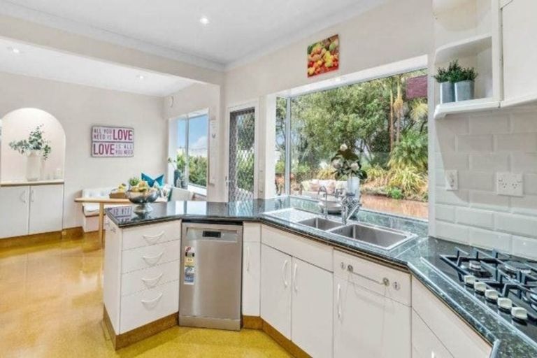 Photo of property in 7 Susanne Place, Pakuranga, Auckland, 2010