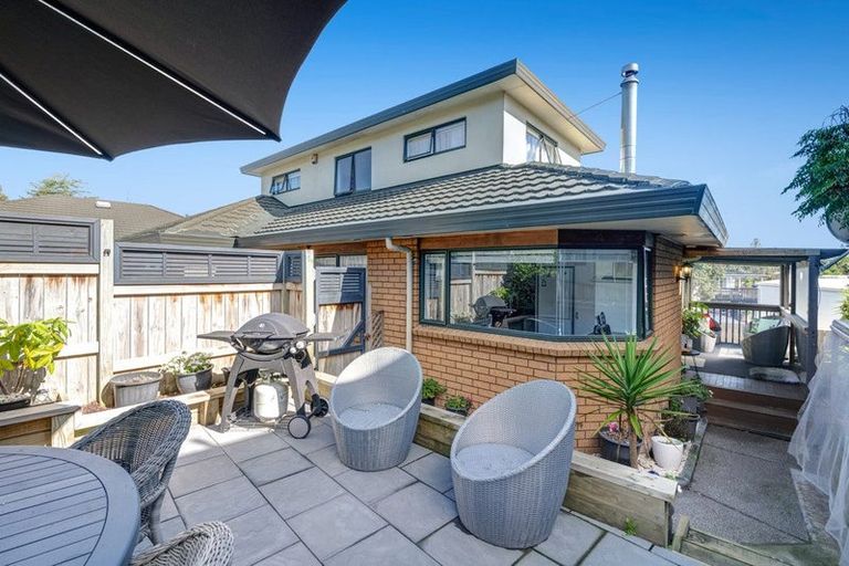 Photo of property in 2/12 Sundown Avenue, Manly, Whangaparaoa, 0930