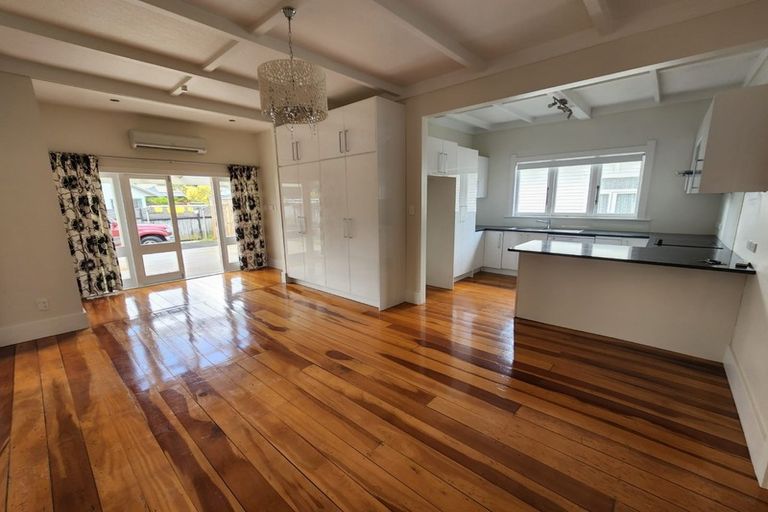 Photo of property in 8 Formby Avenue, Point Chevalier, Auckland, 1022