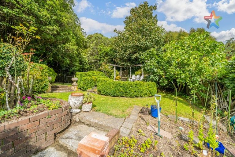 Photo of property in 5 Mokopuna Grove, Stokes Valley, Lower Hutt, 5019