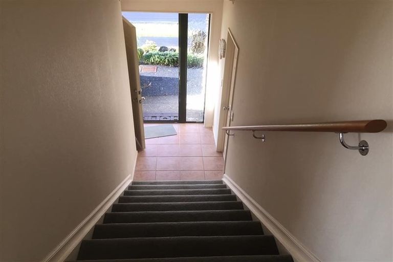Photo of property in 20a Highfields Terrace, Henderson, Auckland, 0612