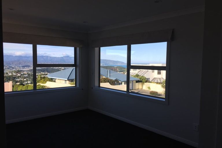 Photo of property in 90 Ashton Fitchett Drive, Brooklyn, Wellington, 6021