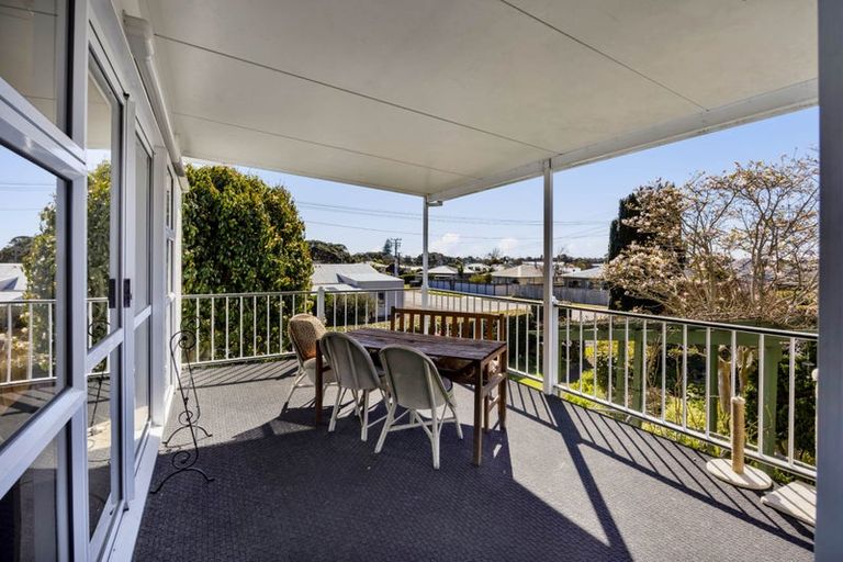 Photo of property in 32 Queens Road, Glen Avon, New Plymouth, 4312