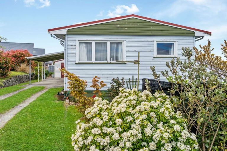 Photo of property in 16 Mcneil Street, Balclutha, 9230