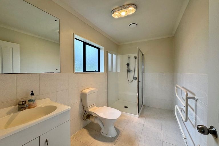 Photo of property in 76 Pitt Avenue, Clendon Park, Auckland, 2103