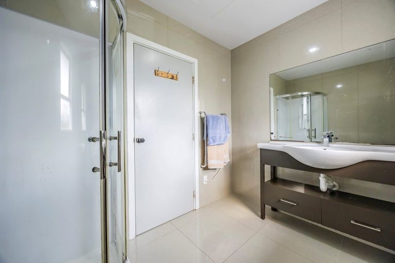 Photo of property in 57 Barrys Road, Glendene, Auckland, 0602