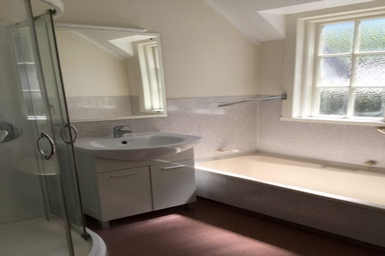 Photo of property in 1 Glasgow Street, Kelburn, Wellington, 6012