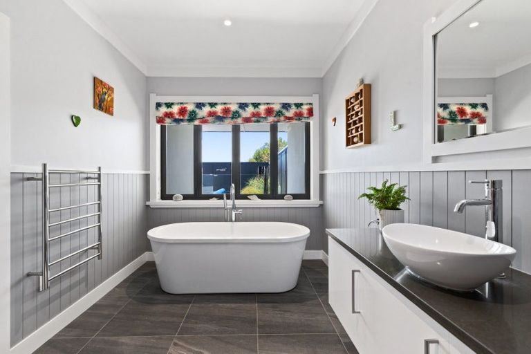 Photo of property in 63 Waipuka Road, Waimarama, Havelock North, 4294