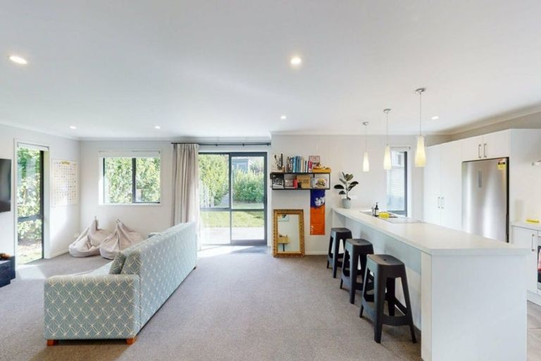 Photo of property in 31 Mooring Close, Whitby, Porirua, 5024