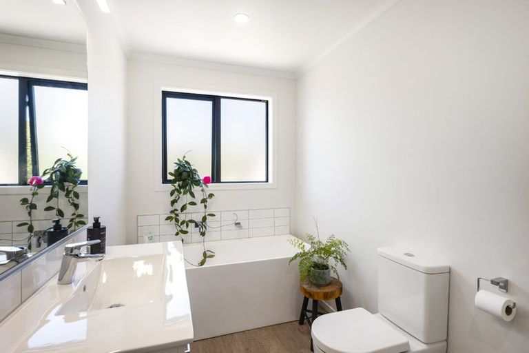 Photo of property in 3 Kaiwaru Place, Waikanae, 5036