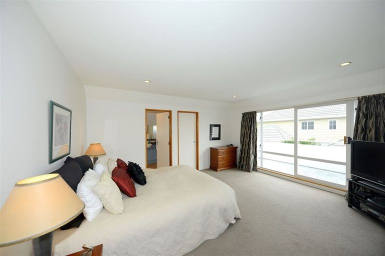 Photo of property in 16 Huntingdon Place, Avonhead, Christchurch, 8042