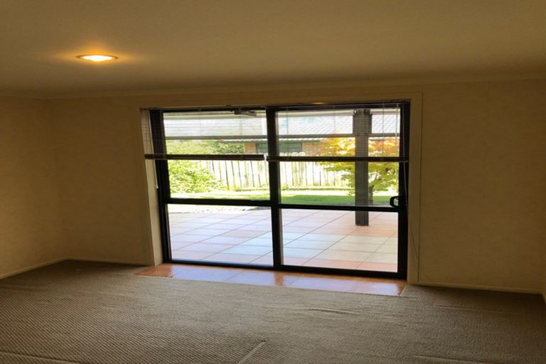 Photo of property in 10 Brookwood Drive, Henderson, Auckland, 0612