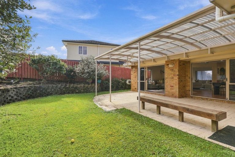 Photo of property in 6 San Ambrosio Rise, Henderson, Auckland, 0612