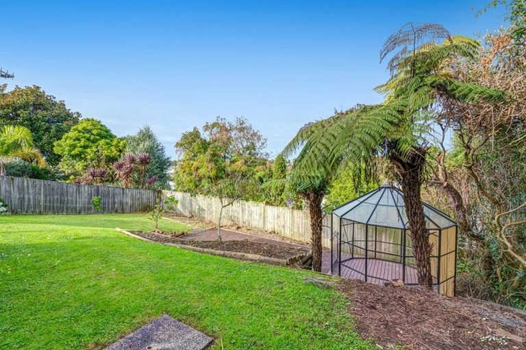 Photo of property in 12 Finn Place, Totara Vale, Auckland, 0629