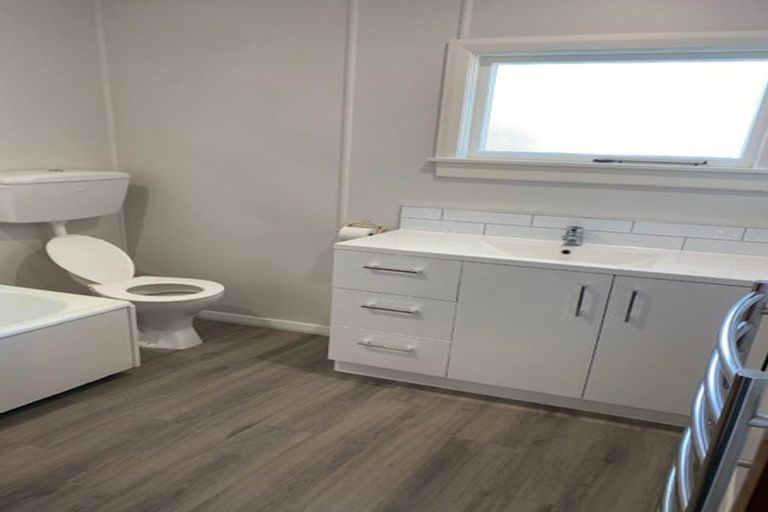 Photo of property in 6 Parsonage Road, Waimate, 7924