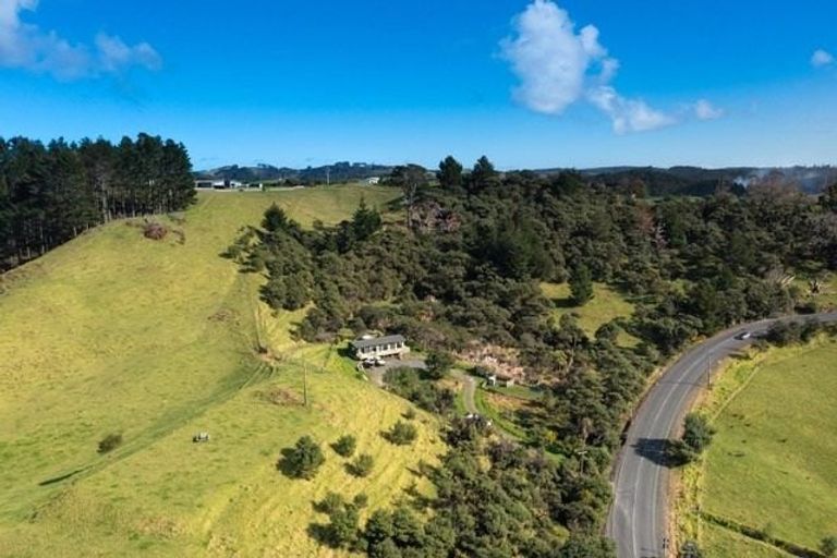 Photo of property in 1529 South Head Road, South Head, Helensville, 0874