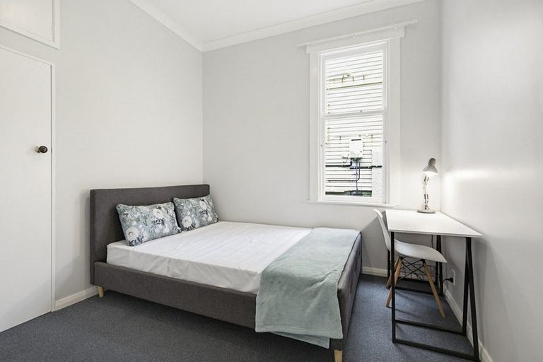 Photo of property in 5 Governor Road, Northland, Wellington, 6012