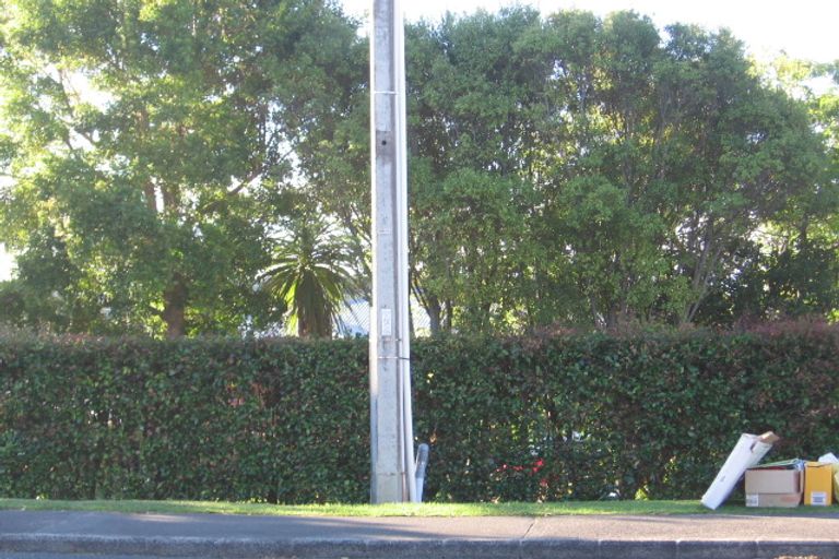 Photo of property in 2/22 Montgomery Avenue, Rothesay Bay, Auckland, 0630