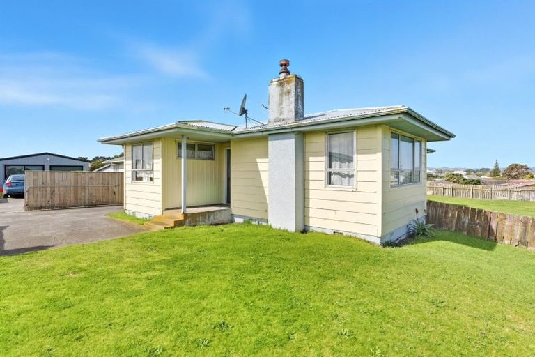 Photo of property in 49 Lee Street, Castlecliff, Whanganui, 4501