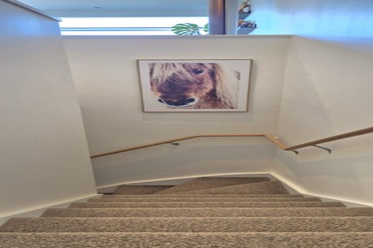 Photo of property in 17b Wynyard Crescent, Fernhill, Queenstown, 9300