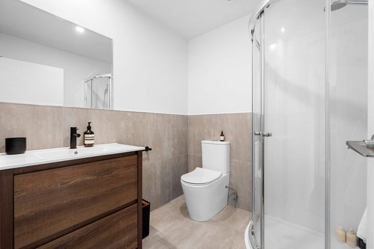 Photo of property in 15 Korama Lane, New Lynn, Auckland, 0600