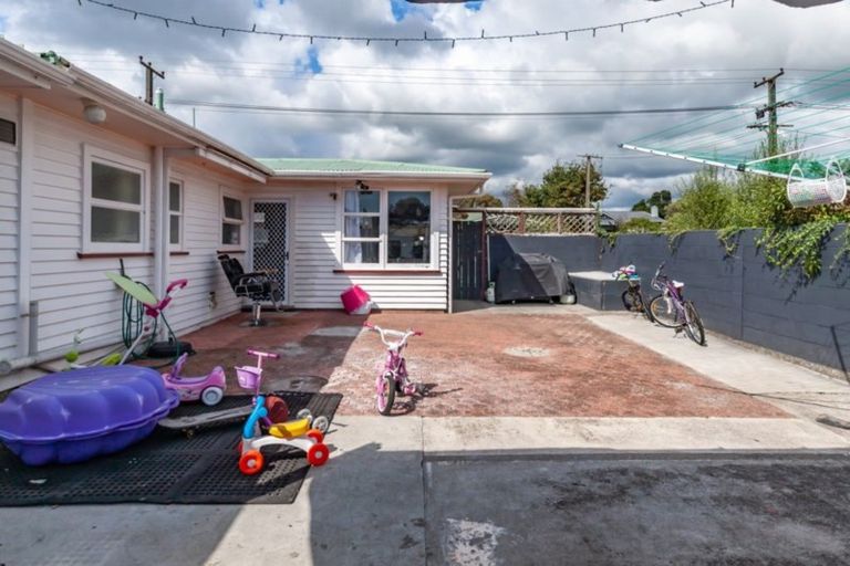 Photo of property in 1 Worcester Street, Levin, 5510