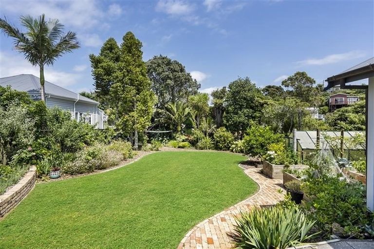 Photo of property in 18 Marie Avenue, Red Beach, 0932