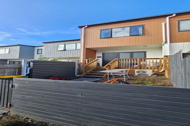 Photo of property in 9/6 Kereru Street, Henderson, Auckland, 0612