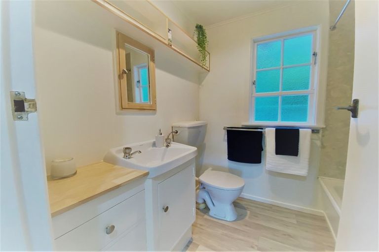 Photo of property in Regency Flats, 6/29-45 Miramar North Road, Miramar, Wellington, 6022