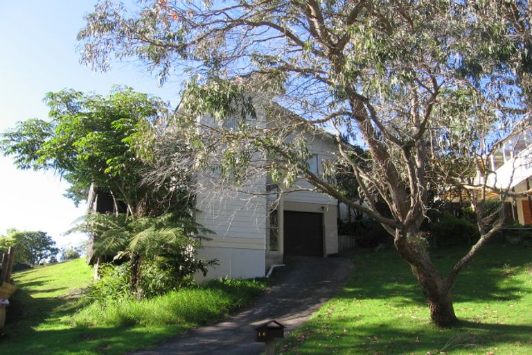 Photo of property in 16 Longfellow Parade, Glen Eden, Auckland, 0604
